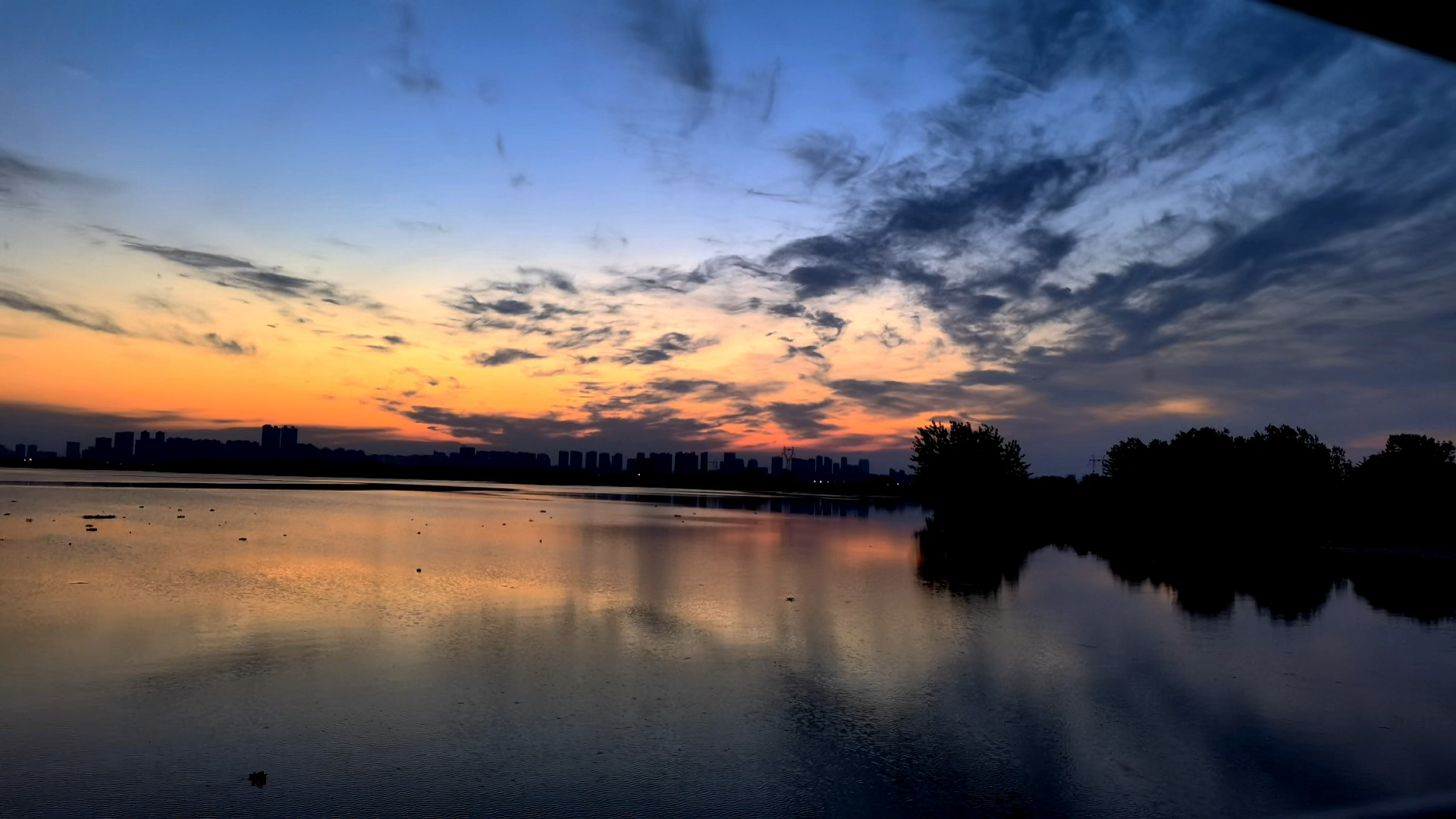 朝阳，黎明之光到城市之晨的辉煌之旅
